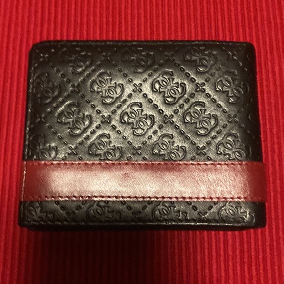 Guess black embossed leather billfold/NIB - Picture 2 of 8